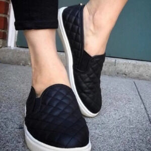 Steve Madden womens ecentrc black quilted slip on sneakers‎ size 6.5 leather